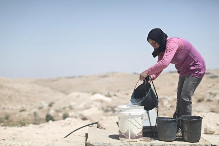 معطيات: أكثر من مليون امرأة في الضفة دون الحد الأدنى للمياه